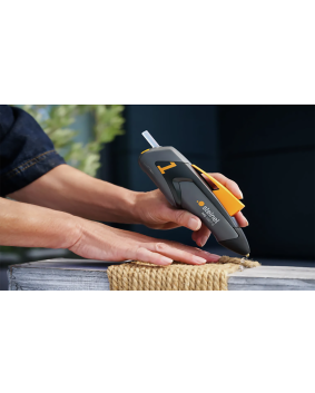 Steinel MobileGlue 1007-S Anthracite being used on a desk